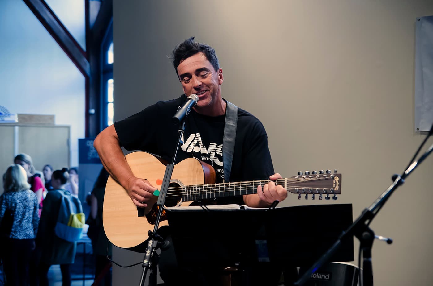 Glenn Loft playing guitar and singing.